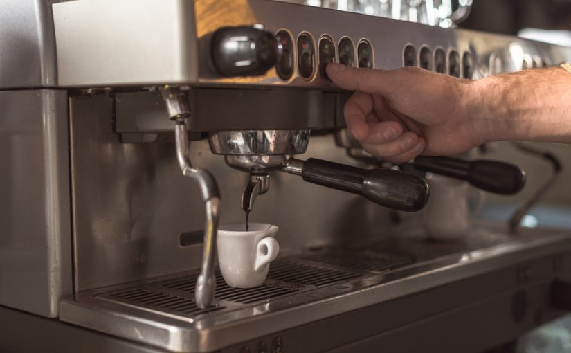 Czar Świtu : Odkrywamy Uroki Kawy – Od Nasadzenia przez Proces Palenia aż po Twoją Kieliszek Pełną Smaku.